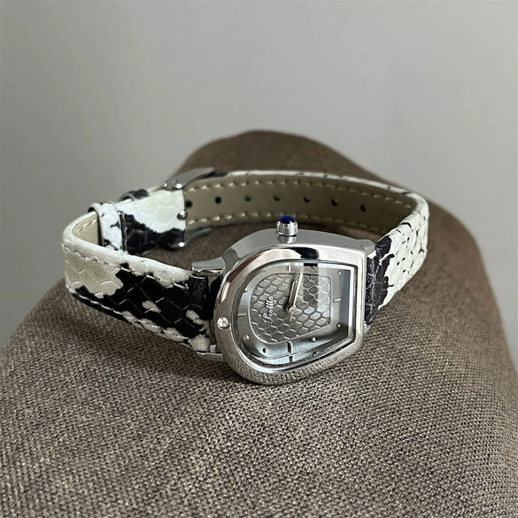 Wholesale Women's Fashionable Elegant Round Dial Alloy Case Super Fiber Strap Snake Pattern Watch