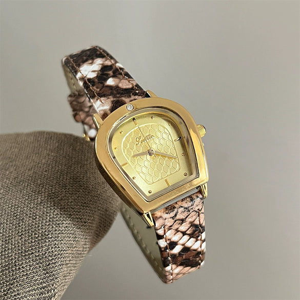 Wholesale Women's Fashionable Elegant Round Dial Alloy Case Super Fiber Strap Snake Pattern Watch