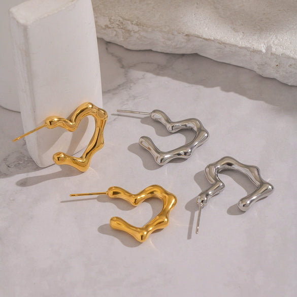 Wholesale Women's Fashionable Heartshaped Titanium Steel And Stainless Steel Earrings With Vacuum Real Gold Plating In Pvd Furnace