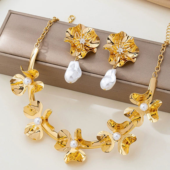Wholesale Women's Floral And Geometric Alloy Jewelry Set Electroplated Accessories