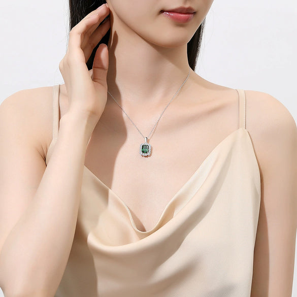 Wholesale Women's Floral Cut High Carbon Diamond 925 Sterling Silver Pendant Necklace With Cross Chain And Geometric Style