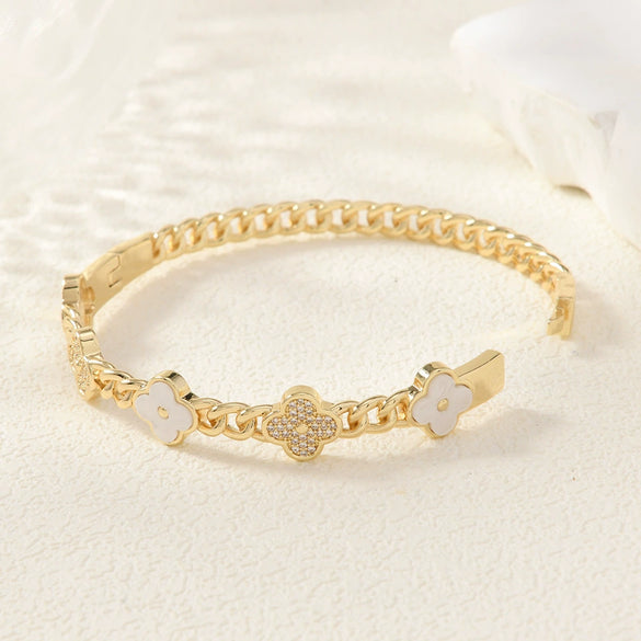 Wholesale Women's Flower Bracelet With Real Gold Electroplated And Color Preserving Electroplating Made Of Copper Plastic