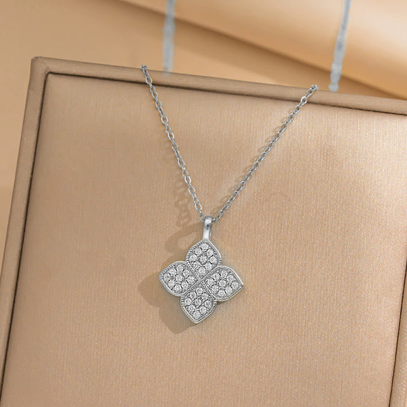 Wholesale Women's Fourleaf Clover Microinlaid Zircon Necklace Titanium Steel Snake Bone Chain Simple Elegant Light Luxury Niche Lucky Grass Allmatch Furnace Vacuum Plating