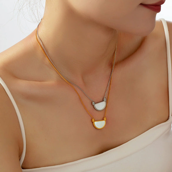 Wholesale Women's French Retro Elegant Titanium Steel Jewelry With Electroplated Ushape And Geometric Inlaid White Seashell Semicircle Pendant Necklace