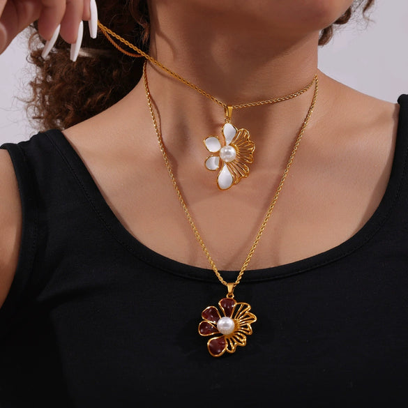 Wholesale Women's French Retro Light Luxury Oil Drop Hollow Shell Bead Flower Pendant Titanium Steel Necklace With Electroplating