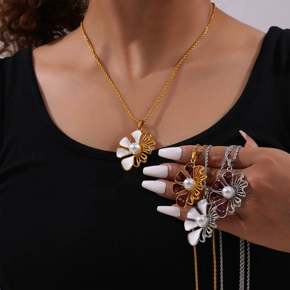 Wholesale Women's French Retro Light Luxury Oil Drop Hollow Shell Bead Flower Pendant Titanium Steel Necklace With Electroplating