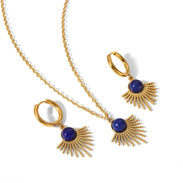 Wholesale Women's French Retro Sunflower Leaves Pendant Stainless Steel Clavicle Chain Necklace With Pvd Furnace Real Gold Treatment