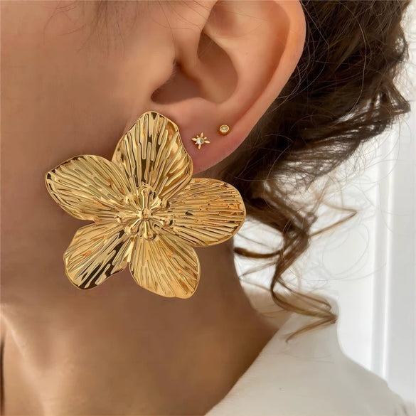 Wholesale Women's French Vintage Ins Style Flower Butterfly Leaf Titanium Steel Earrings With Electroplating