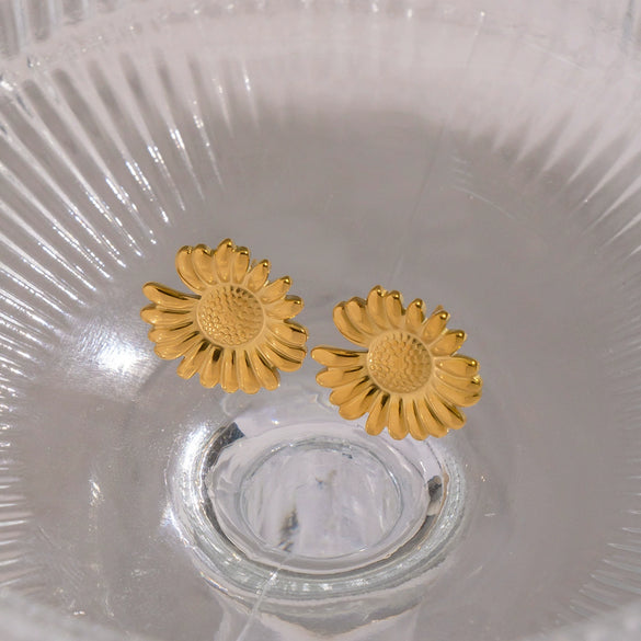 Wholesale Women's Fresh And Minimalist Style Flower Stainless Steel Vacuum Real Gold Plated Earrings Accessories