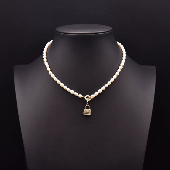 Wholesale Women's Freshwater Pearl Clavicle Chain Necklace With Geometric Design And Electroplating Treatment