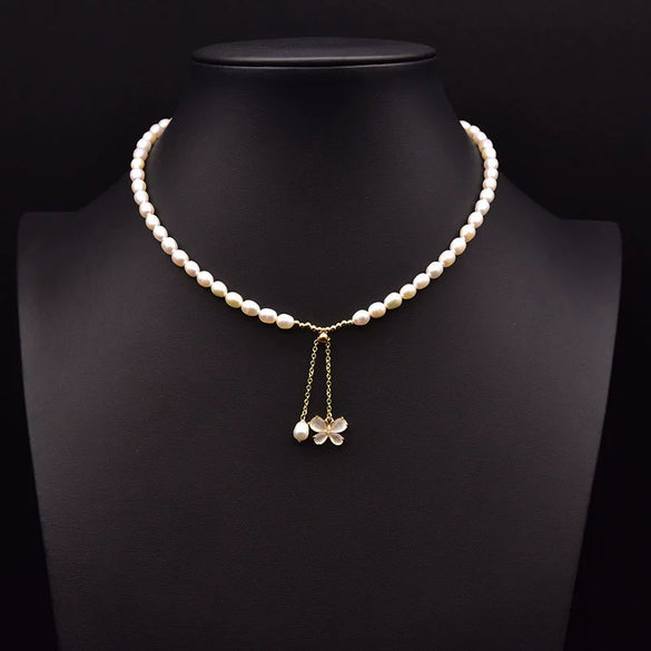 Wholesale Women's Freshwater Pearl Clavicle Chain Necklace With Geometric Design And Electroplating Treatment