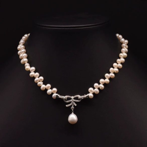 Wholesale Women's Freshwater Pearl Clavicle Chain Necklace With Geometric Design And Electroplating Treatment