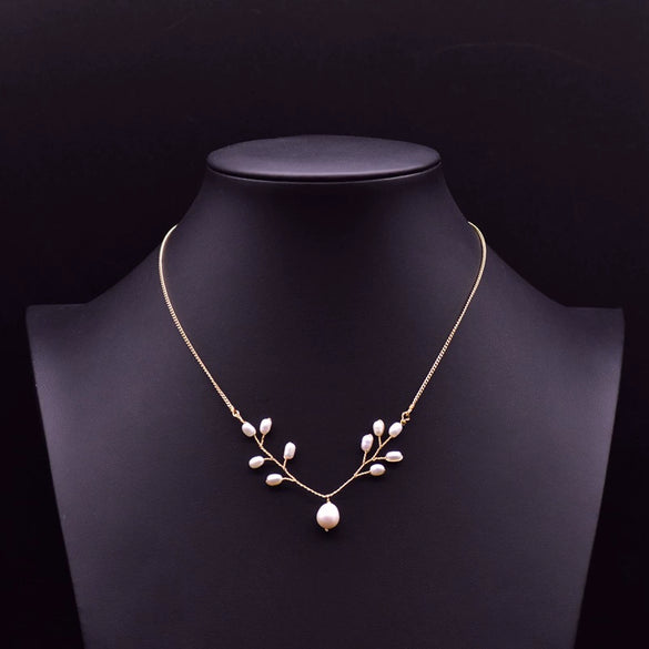 Wholesale Women's Freshwater Pearl Clavicle Chain Necklace With Geometric Design And Electroplating Treatment