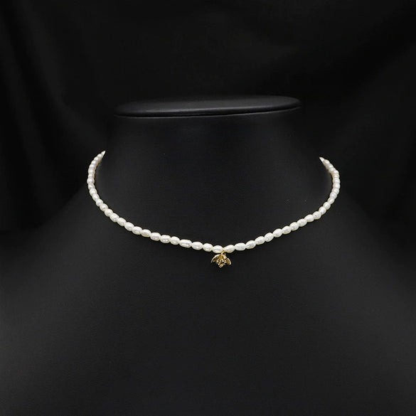 Wholesale Women's Freshwater Pearl Clavicle Chain Necklace With Geometric Design And Electroplating Treatment