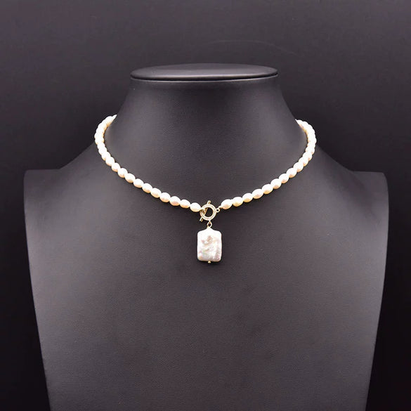 Wholesale Women's Freshwater Pearl Clavicle Chain Necklace With Geometric Design And Electroplating Treatment