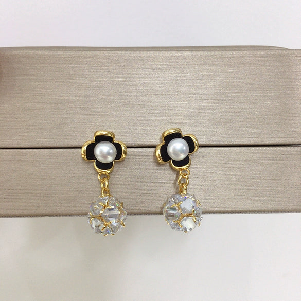 Wholesale Women's Freshwater Pearl Earrings S925 Sterling Silver Retro Crystal Ball Zircon Oblate Round Natural Design