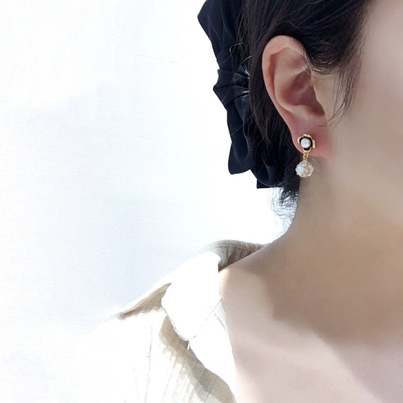 Wholesale Women's Freshwater Pearl Earrings S925 Sterling Silver Retro Crystal Ball Zircon Oblate Round Natural Design