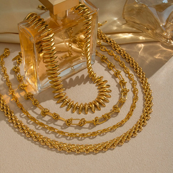 Wholesale Women's Future Style Geometric Heart Horseshoe 18K Real Gold Plated Handmade Chain Necklace Jewelry