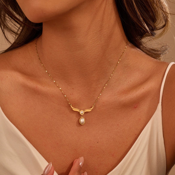 Wholesale Women's Geometric Angel Wings And Pearls Stainless Steel 18K Gold Electroplated Vintage Elegant Clavicle Necklace