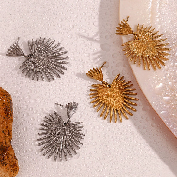Wholesale Women's Geometric Cactus Heart Stainless Steel Electroplated 18K Gold Earrings