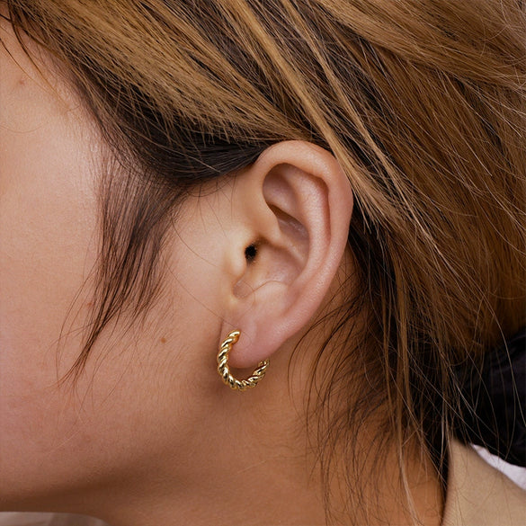 Wholesale Women's Geometric Copper Electroplated Light Luxury Gold Pigment Earrings Jewelry