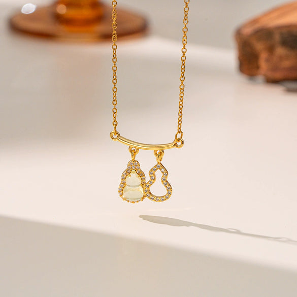 Wholesale Women's Geometric Copper Electroplated Pendant Necklace With O Word Chain