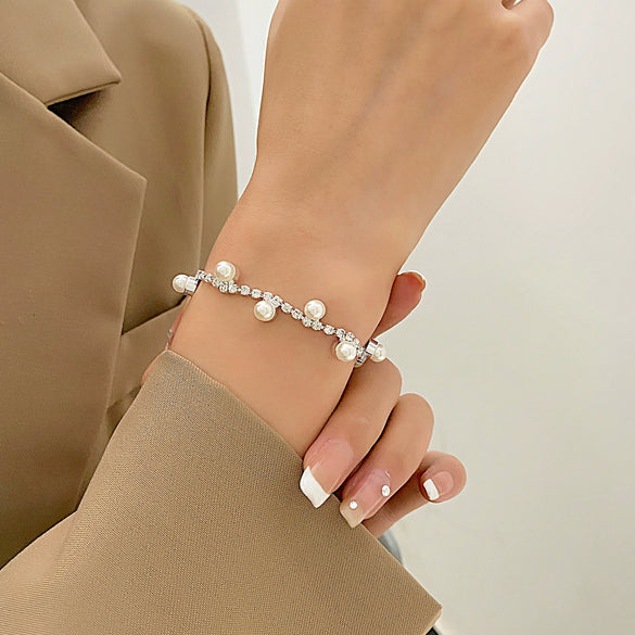 Wholesale Women's Geometric Copper Zircon Woven Claw Chain Bracelet Set With Diamonds