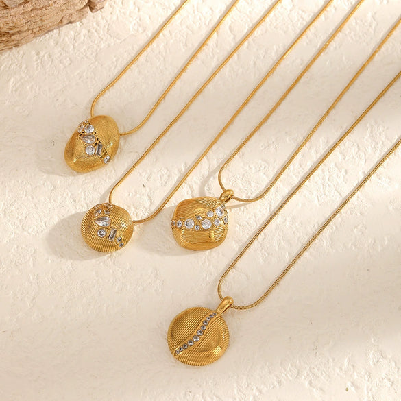 Wholesale Women's Geometric Diamondencrusted Stainless Steel Pendant Necklace With Vacuum Real Gold Plating In Pvd Furnace And Round Snake Chain