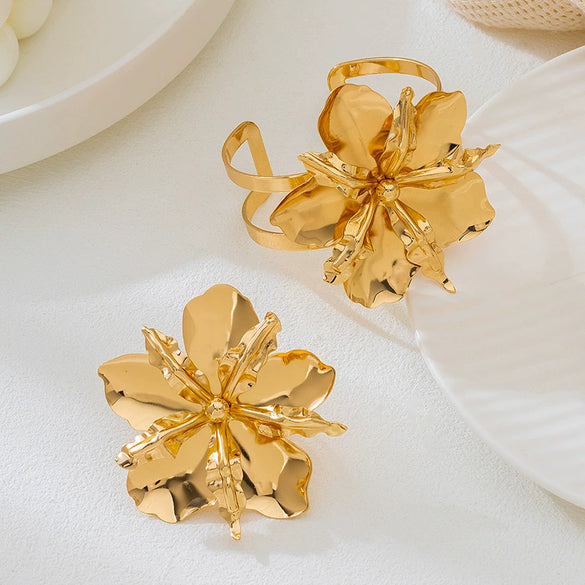 Wholesale Women's Geometric Electroplated Alloy Threedimensional Large Flower Earrings And Jewelry Set