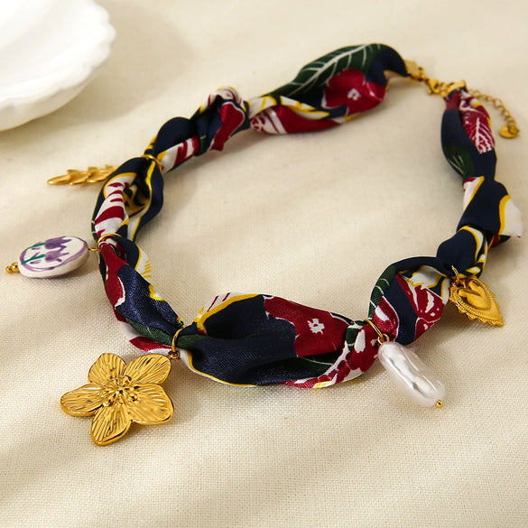 Wholesale Women's Geometric Floral Stainless Steel Electroplated Pendant Necklace