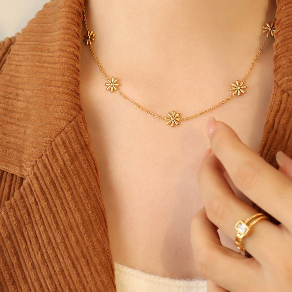Wholesale Women's Geometric Flower Design Goldplated Titanium Steel Necklace