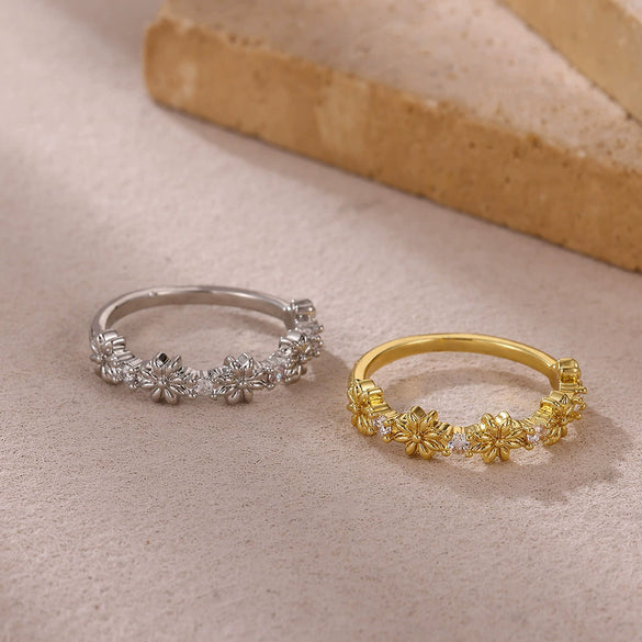 Wholesale Women's Geometric Flower Titanium Steel Ring Inlaid With Gold Light Luxury Jewelry Accessories