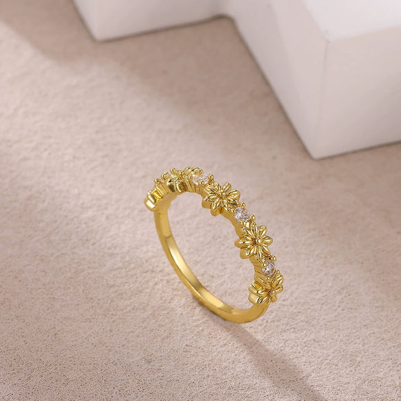 Wholesale Women's Geometric Flower Titanium Steel Ring Inlaid With Gold Light Luxury Jewelry Accessories