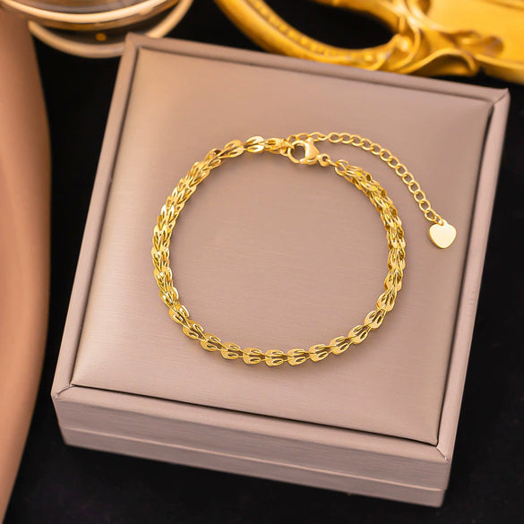 Wholesale Women's Geometric Heart Shape Electroplated Titanium Steel Bracelet Highend Accessory