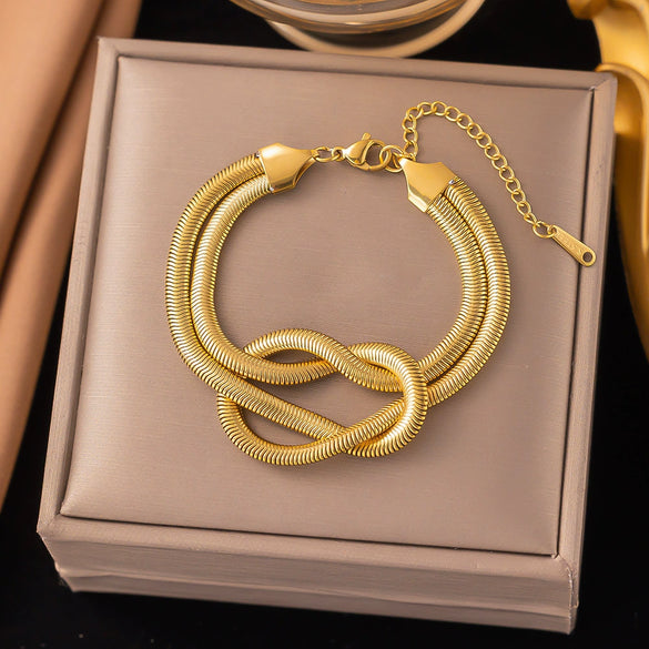 Wholesale Women's Geometric Heart Shape Electroplated Titanium Steel Bracelet Highend Accessory