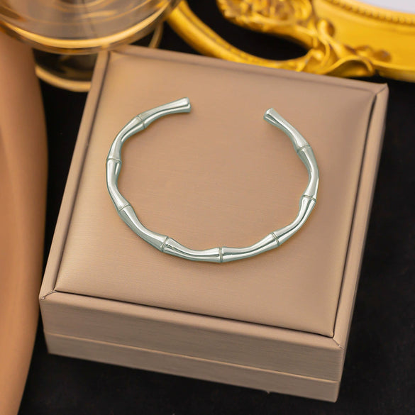 Wholesale Women's Geometric Heart Shape Electroplated Titanium Steel Bracelet Highend Accessory