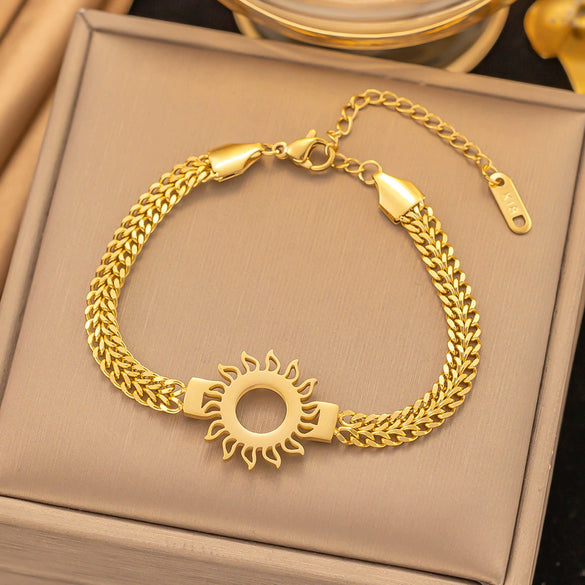 Wholesale Women's Geometric Heart Shape Electroplated Titanium Steel Bracelet Highend Accessory