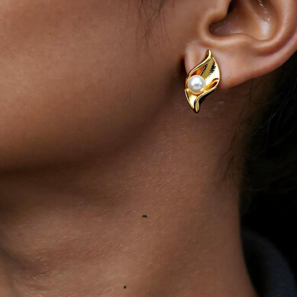 Wholesale Women's Geometric Imitation Pearl Stainless Steel Stud Earrings With Vacuum Real Gold Plating