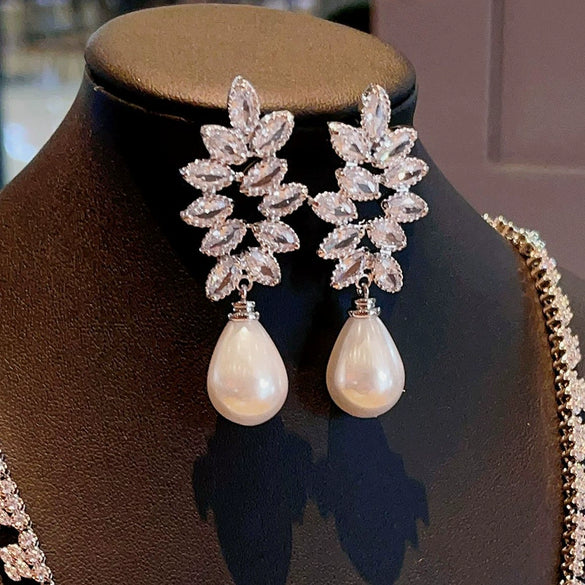 Wholesale Women's Geometric Lady Style Dropshaped Leaf Imitation Pearl Copper Earrings
