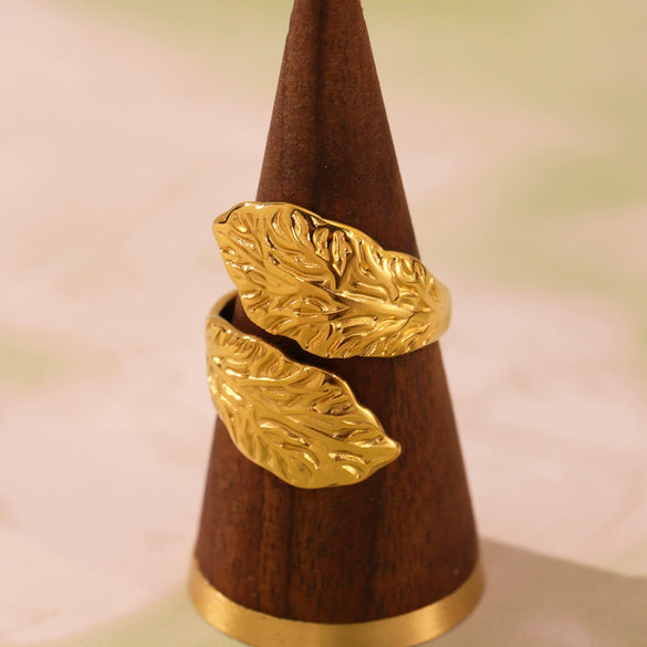 Wholesale Women's Geometric Leaf Open Index Finger Ring Made Of Stainless Steel With 18K Gold Plating