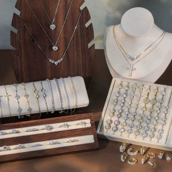 Wholesale Women's Geometric Moissanite And S925 Silver Necklace Pendant Set With Electroplating