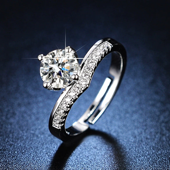Wholesale Women's Geometric Moissanite Ring With Diamond Treatment In White Copper