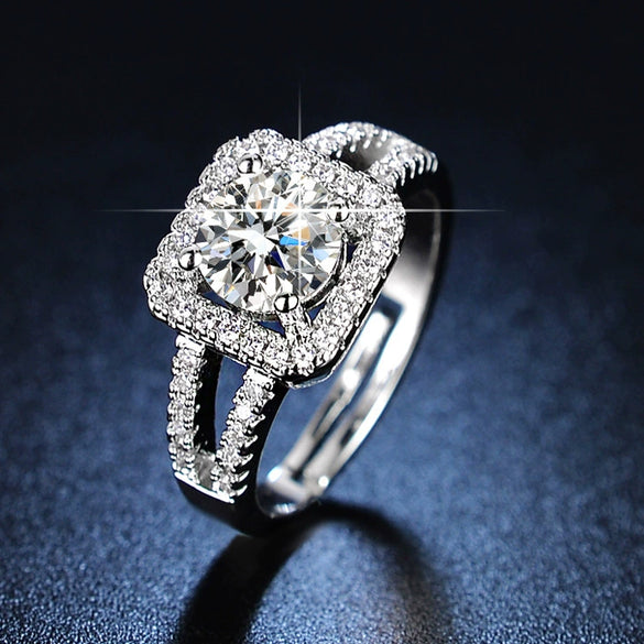Wholesale Women's Geometric Moissanite Ring With Diamond Treatment In White Copper