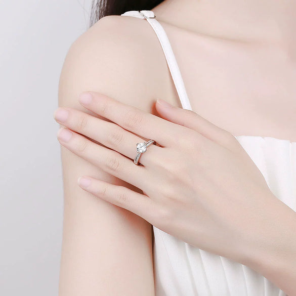 Wholesale Women's Geometric Moissanite S925 Sterling Silver Ring With Electroplating