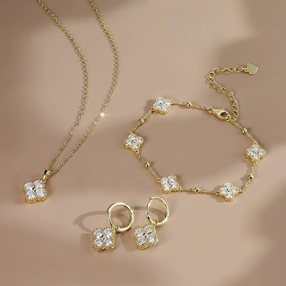 Wholesale Women's Geometric Moissanite Silver Microinlaid Fourleaf Clover Necklace With Oshaped Chain