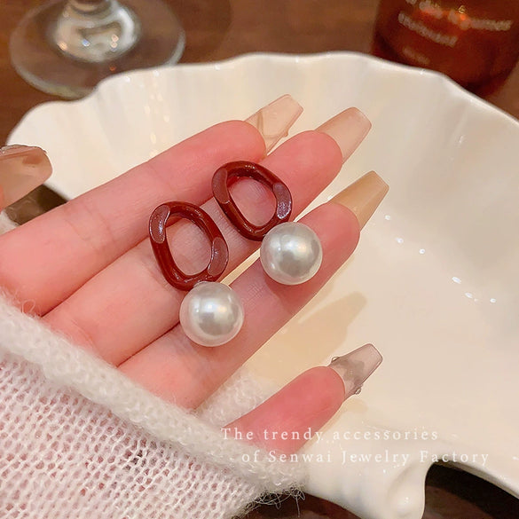 Wholesale Women's Geometric Pearl Alloy Earrings With Electroplating Design