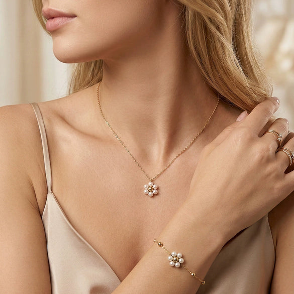 Wholesale Women's Geometric Pearl Flower Necklace 18K Gold Plated Handmade Pendant With Calendering Chain
