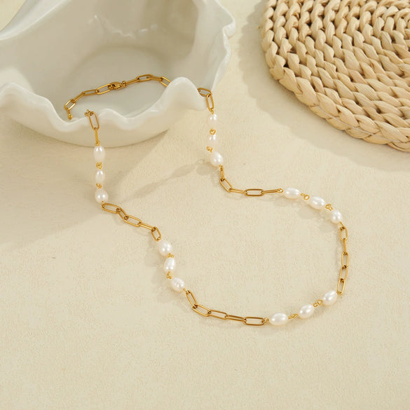 Wholesale Women's Geometric Pearl Necklace Made Of 18K Gold Stainless Steel With Electroplating