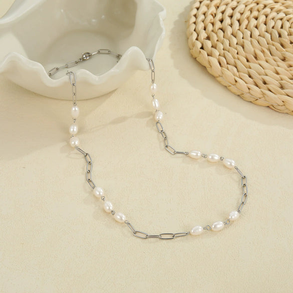 Wholesale Women's Geometric Pearl Necklace Made Of 18K Gold Stainless Steel With Electroplating