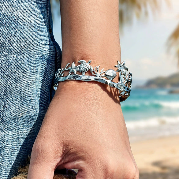 Wholesale Women's Geometric Retro Embossed Electroplated Stainless Steel Bracelet